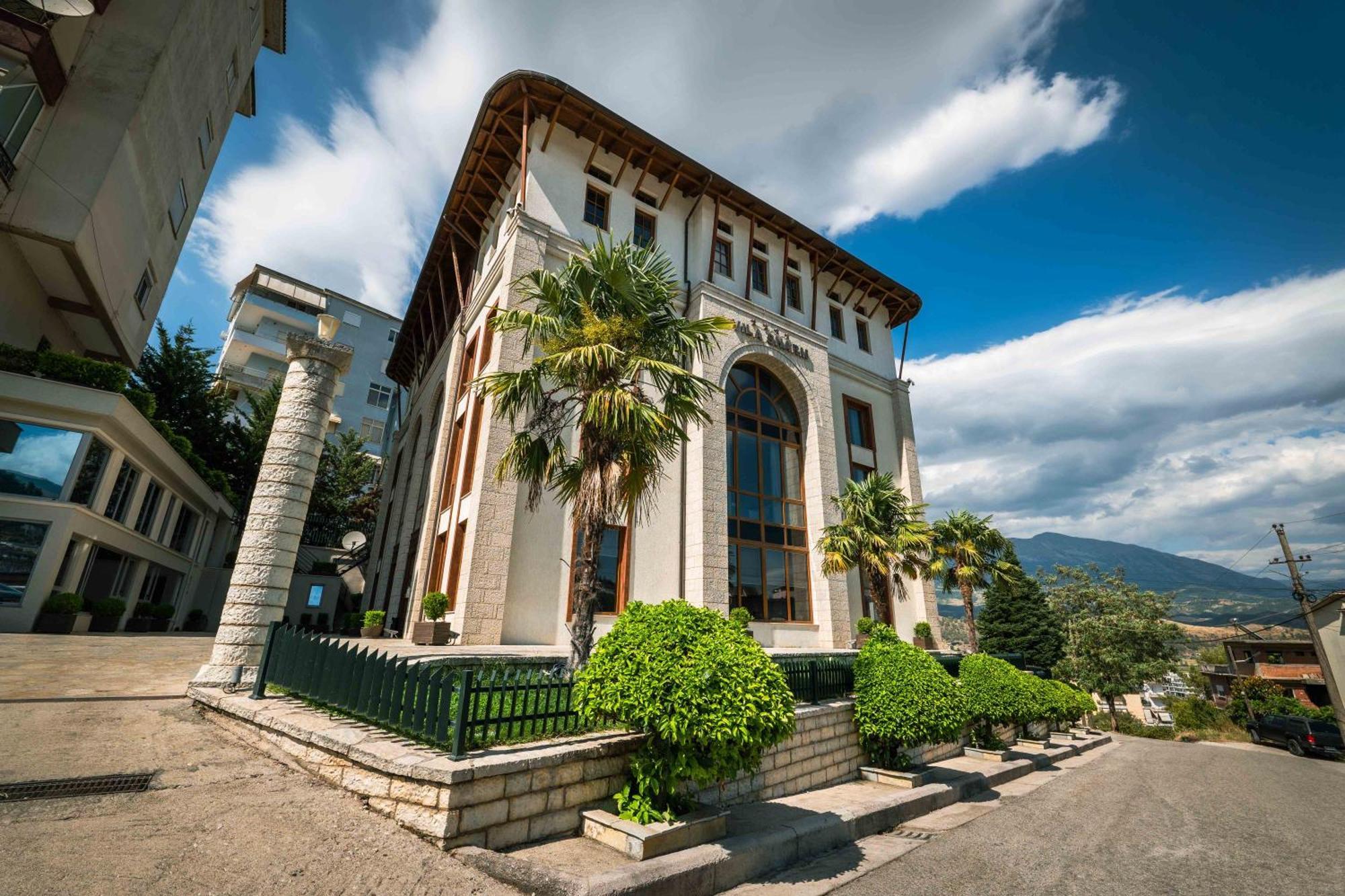 Sharm Luxury Hotel Gjirokastër