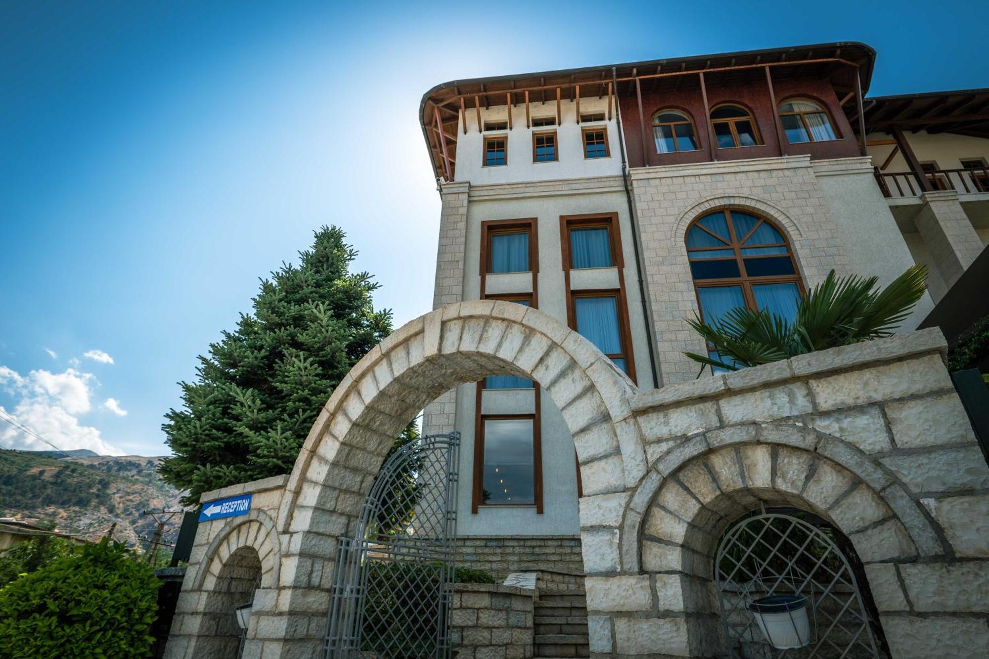 Sharm Luxury Hotel Gjirokastër